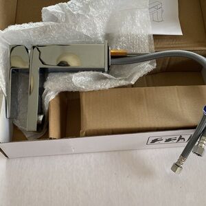 Delta Single Handle Lavatory Faucet 567LF-PP new open box.
